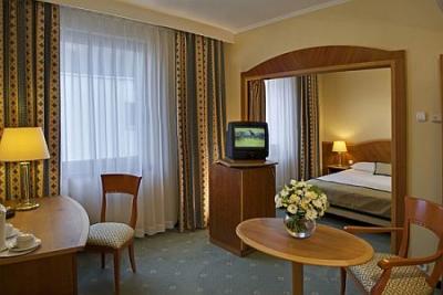 ブダペストの7区にあるグランドホテルフンガリアでは格安のお部屋をご用意しております - Grand Hotel Hungaria Budapest - Hotel Hungaria City Center**** Budapest - ベスト・ウエスタン・ホテル・フンガリア ブダペスト