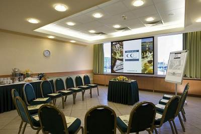 Hotel Arena Budapest では会議や各種プログラムの催し物会場としてご利用頂けます - ✔️ Hotel Arena**** Budapest - ブダペスト市場とStadionok駅近くの格安ウェルネスホテル