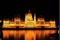 Novotel Danube Hotel -　ノボテル　ドナウホテルからドナウ川方面をご覧頂くと国会議事堂もご覧頂けます